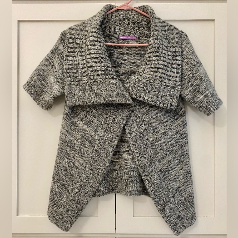 3/$20 Smart Set sweater   EUC